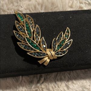 Elegant Gold Tone and Green Leaf Brooch